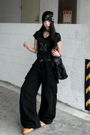 Women's American Style Sports Jersey T-Shirt, Summer V-Neck, Short Sleeve, Slim Fit Cropped Top, Trendy Athletic Fashion