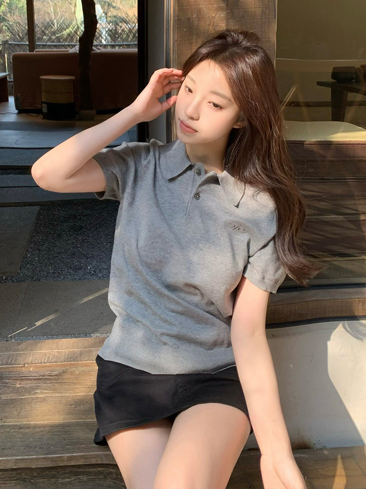 Women's American Vintage Polo Shirt, Gray Knitted Short Sleeve with Letter Embroidery, Casual Summer Style Top Women's American Vintage Polo Shirt, Gray Knitted Short Sleeve with Letter Embroidery, Casual Summer Style Top