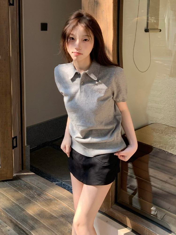 Women's American Vintage Polo Shirt, Gray Knitted Short Sleeve with Letter Embroidery, Casual Summer Style Top Women's American Vintage Polo Shirt, Gray Knitted Short Sleeve with Letter Embroidery, Casual Summer Style Top