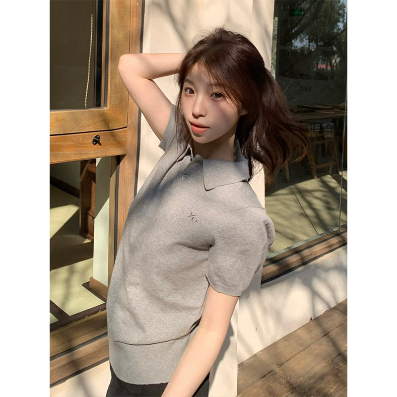 Women's American Vintage Polo Shirt, Gray Knitted Short Sleeve with Letter Embroidery, Casual Summer Style Top Women's American Vintage Polo Shirt, Gray Knitted Short Sleeve with Letter Embroidery, Casual Summer Style Top