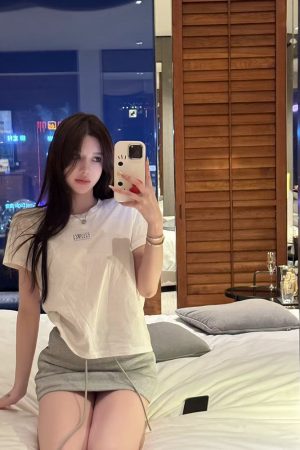 Women's Basic Short-Sleeve T-Shirt - Pure Cotton White Top, Versatile Essential for Casual and Y2K Style Looks