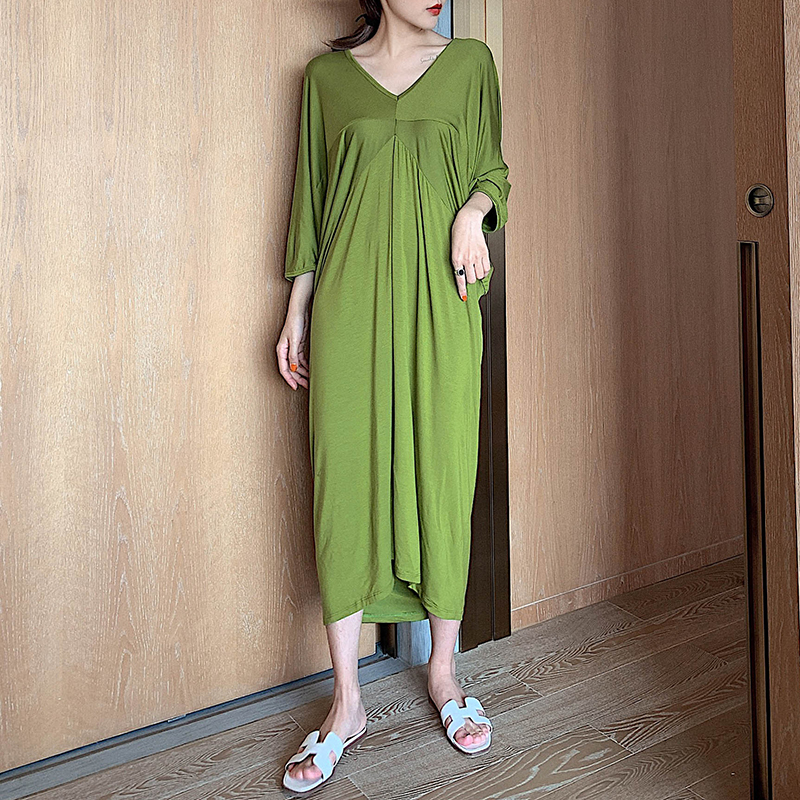 Women’s Bat Sleeve Cocoon Dress - Loose V-Neck, Mid-Length, Pleated, Draped, Three-Quarter Sleeves - Spring/Summer 2025 Fashion Women’s Bat Sleeve Cocoon Dress - Loose V-Neck, Mid-Length, Pleated, Draped, Three-Quarter Sleeves - Spring/Summer 2025 Fashion