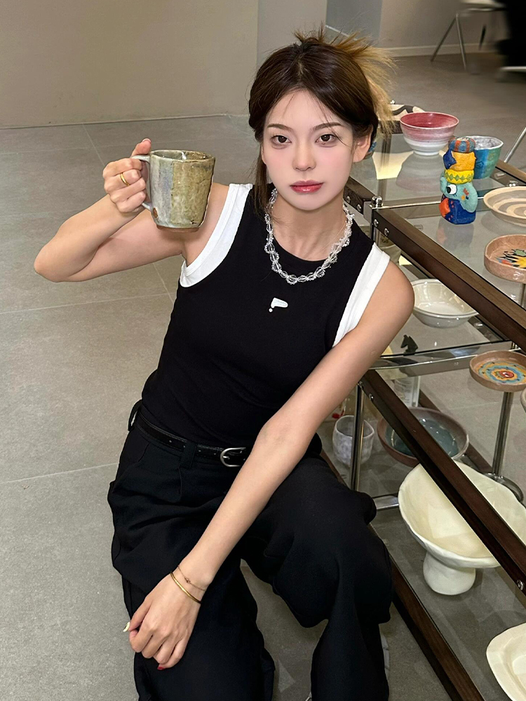 Women's Black Slim Fit Fake Two-Piece Tank Top - American Style 2025 Summer Sports Camisole Women's Black Slim Fit Fake Two-Piece Tank Top - American Style 2025 Summer Sports Camisole