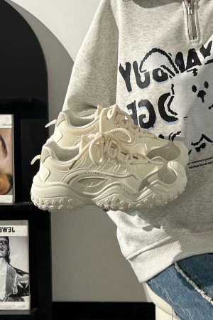 Women's Breathable Soft Sole Mesh Mountaineering Shoes - Versatile Black and White Old Daddy Style for Summer 2025