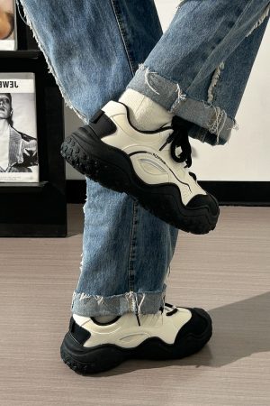 Women's Breathable Soft Sole Mesh Mountaineering Shoes - Versatile Black and White Old Daddy Style for Summer 2025