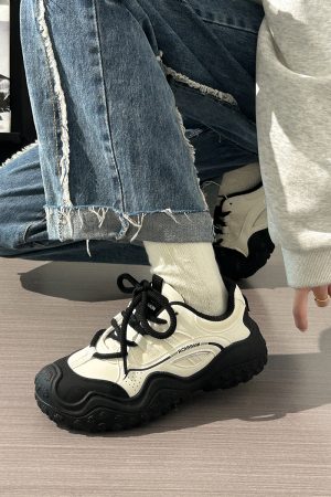 Women's Breathable Soft Sole Mesh Mountaineering Shoes - Versatile Black and White Old Daddy Style for Summer 2025