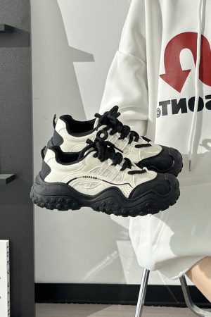 Women's Breathable Soft Sole Mesh Mountaineering Shoes - Versatile Black and White Old Daddy Style for Summer 2025