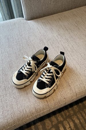 Women's Canvas Lace-Up Sneakers - 2025 Spring Korean Style Thick-Soled Low-Top Casual Shoes - Fashionable and Versatile for Everyday Wear