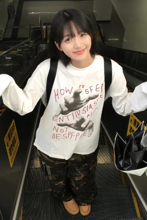 Womenâ€™s Casual Loose Fit Hand-Painted Round Neck T-Shirt - American Style Long Sleeve Top in Pure Cotton for Early Spring