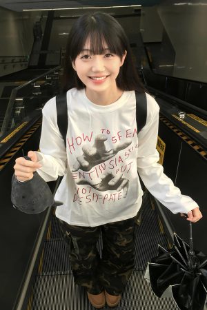 Womenâ€™s Casual Loose Fit Hand-Painted Round Neck T-Shirt - American Style Long Sleeve Top in Pure Cotton for Early Spring