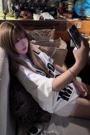 Women's Casual Off-Shoulder Short Sleeve T-Shirt, Letter Print, White, Loose Fit, Summer Fashion, Lazy Style Base Layer