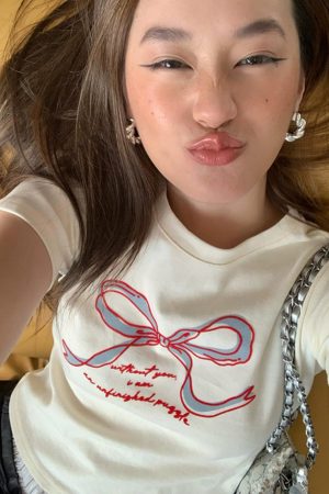 Women's Fitted Short Sleeve Bow Tie T-Shirt in Heavyweight Pure Cotton - Korean Style Age-Reducing Fashion Top