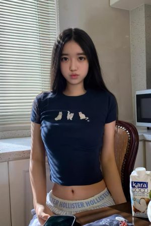 Women's Fitted Slim Pure Cotton High-Stretch T-Shirt with Cute Cat Cartoon Design - Korean Style Short Sleeve