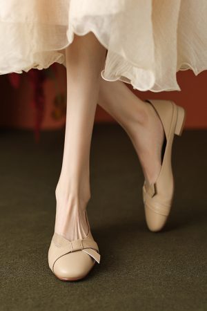 Women's French Retro Round-Toe Genuine Leather Chunky Heel Bowknot Single Shoes - Artistic Deer and Nara Design