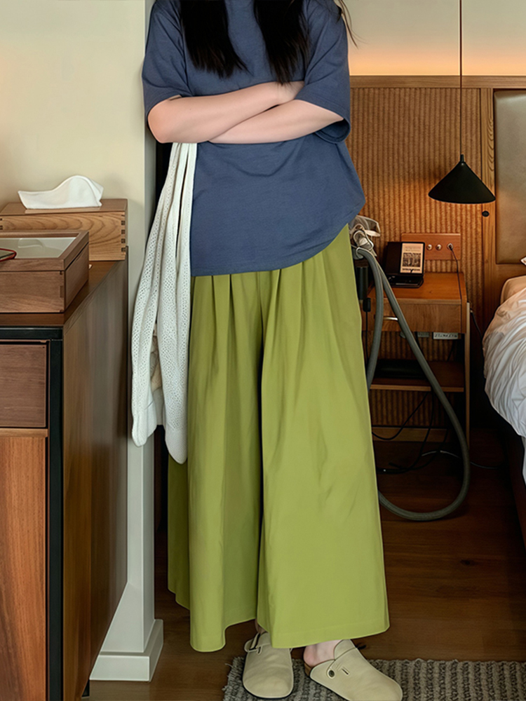 Women’s Green Draped Wide-Leg Pants, Summer Loose BF Style, Relaxed Fit for Petite Sizes, Trendy 2025 Fashion Women’s Green Draped Wide-Leg Pants, Summer Loose BF Style, Relaxed Fit for Petite Sizes, Trendy 2025 Fashion