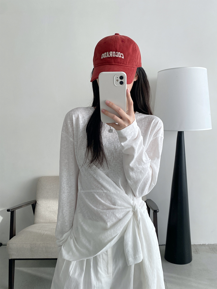 Women's Korean Style Long Sleeve T-Shirt - White Base Layer, Loose Fit, Straight Shoulder, Unique Design, High-End Fashion Women's Korean Style Long Sleeve T-Shirt - White Base Layer, Loose Fit, Straight Shoulder, Unique Design, High-End Fashion