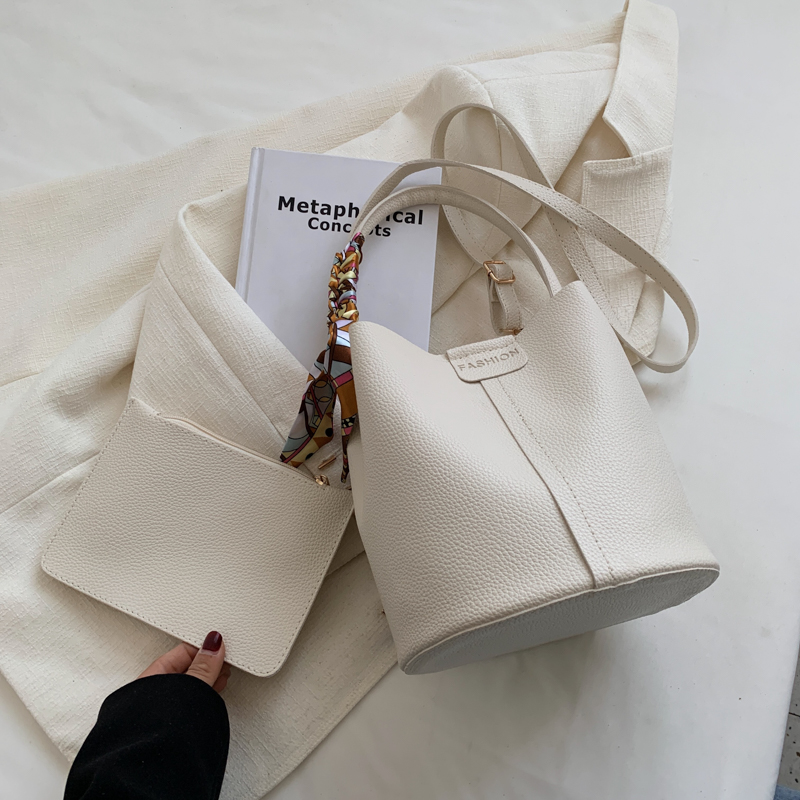 Women's Large Capacity Crossbody Bag - High-End Summer 2025 Trendy Tote Bucket Bag for Stylish Everyday Use Women's Large Capacity Crossbody Bag - High-End Summer 2025 Trendy Tote Bucket Bag for Stylish Everyday Use