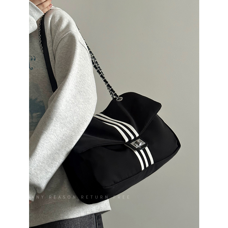 Women's Large Capacity Nylon Canvas Chain Tote Bag - 2024 New Commuting Crossbody Wanderer Style Women's Large Capacity Nylon Canvas Chain Tote Bag - 2024 New Commuting Crossbody Wanderer Style