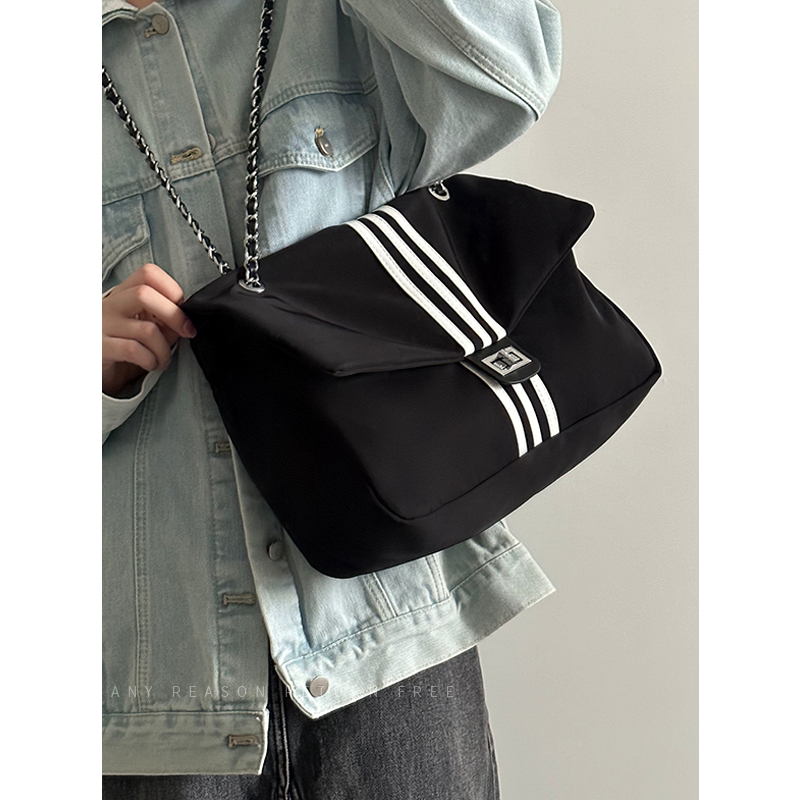 Women's Large Capacity Nylon Canvas Chain Tote Bag - 2024 New Commuting Crossbody Wanderer Style Women's Large Capacity Nylon Canvas Chain Tote Bag - 2024 New Commuting Crossbody Wanderer Style