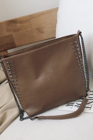 Women's Large Capacity Studded Chain Crossbody Bag - Trendy Korean Style Bucket Bag for Versatile Fashion Use