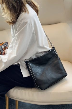 Women's Large Capacity Studded Chain Crossbody Bag - Trendy Korean Style Bucket Bag for Versatile Fashion Use