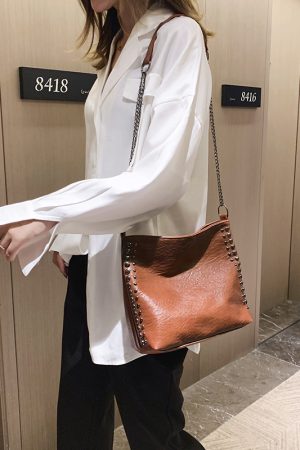 Women's Large Capacity Studded Chain Crossbody Bag - Trendy Korean Style Bucket Bag for Versatile Fashion Use