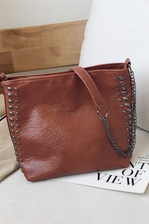 Women's Large Capacity Studded Chain Crossbody Bag - Trendy Korean Style Bucket Bag for Versatile Fashion Use