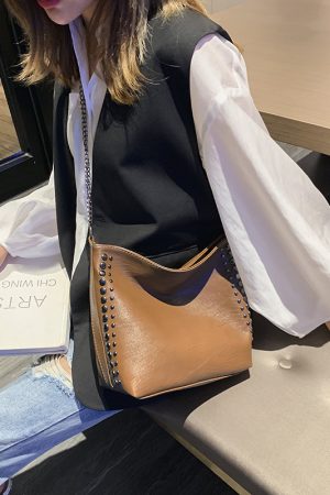 Women's Large Capacity Studded Chain Crossbody Bag - Trendy Korean Style Bucket Bag for Versatile Fashion Use