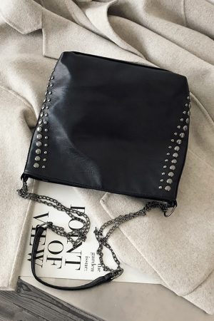 Women's Large Capacity Studded Chain Crossbody Bag - Trendy Korean Style Bucket Bag for Versatile Fashion Use