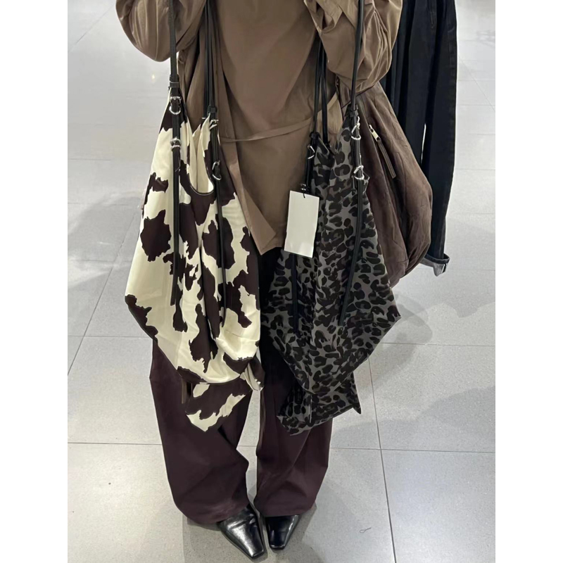 Women's Leopard Print Silk Satin Tote Bag - Large Capacity Fashionable Commuting Handbag for Shopping & Everyday Use Women's Leopard Print Silk Satin Tote Bag - Large Capacity Fashionable Commuting Handbag for Shopping & Everyday Use