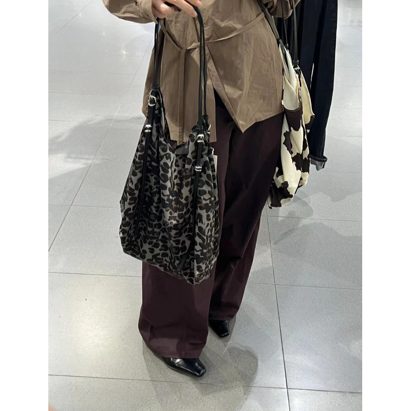 Women's Leopard Print Silk Satin Tote Bag - Large Capacity Fashionable Commuting Handbag for Shopping & Everyday Use Women's Leopard Print Silk Satin Tote Bag - Large Capacity Fashionable Commuting Handbag for Shopping & Everyday Use