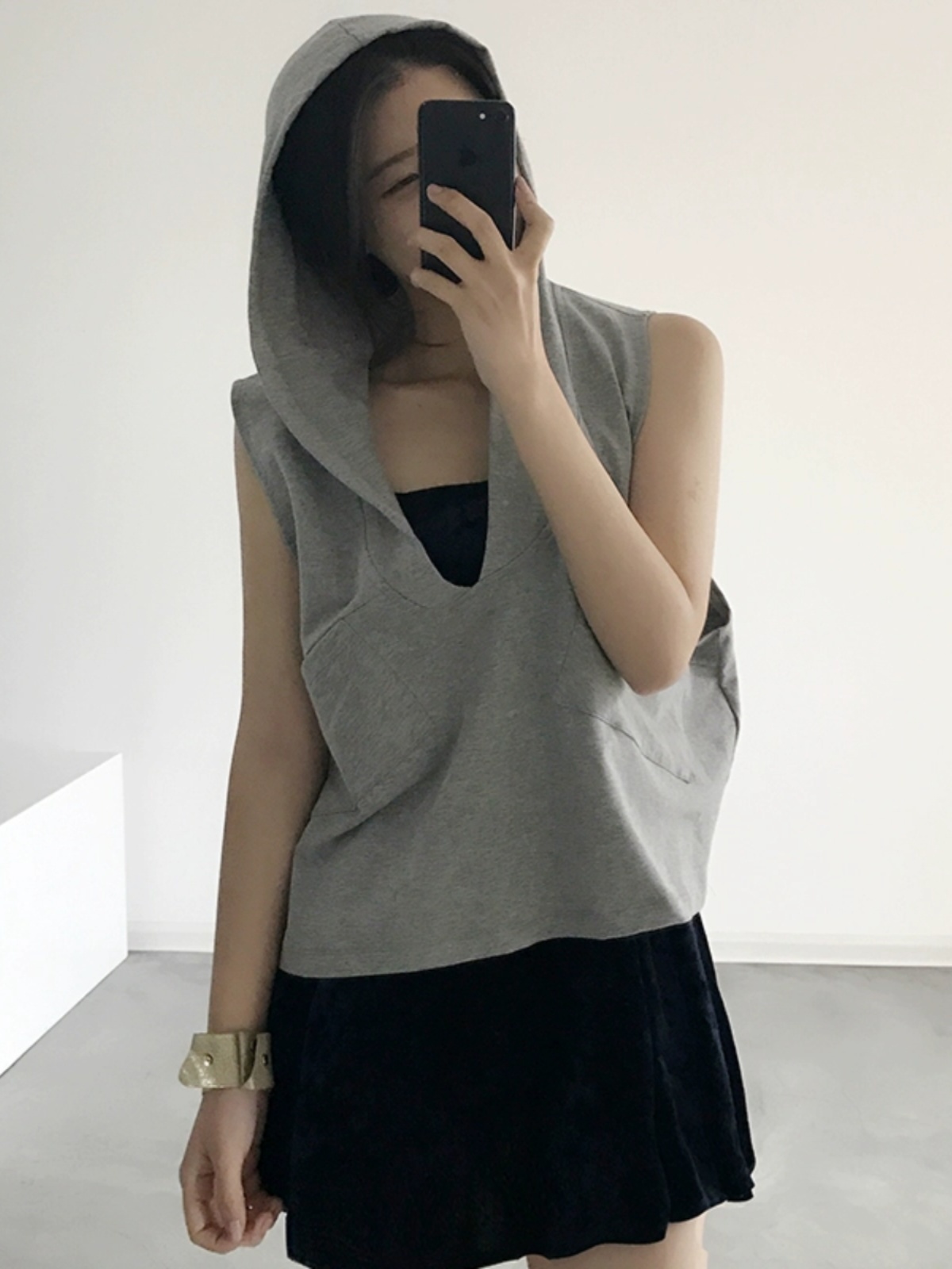 Women's Loose-Fitting Pure Cotton Sleeveless Hoodie Vest with Pockets - Casual Sports Top for Everyday Wear Women's Loose-Fitting Pure Cotton Sleeveless Hoodie Vest with Pockets - Casual Sports Top for Everyday Wear