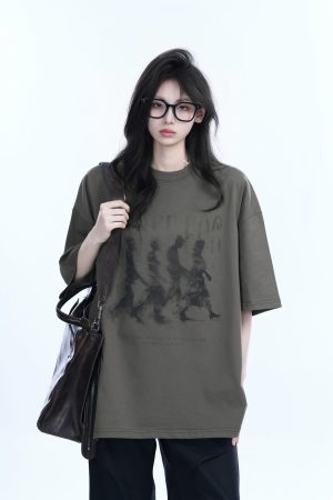 Womenâ€™s Loose Heavyweight Short-Sleeve T-Shirt with 'Sit and Eat Until the Mountains Are Empty' Shadow Print â€“ Summer 2023 Style