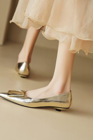 Women's Retro Pointed-Toe Flats - Stylish Versatile French Fashion Shallow Mouth Shoes for a Chic Italian Look