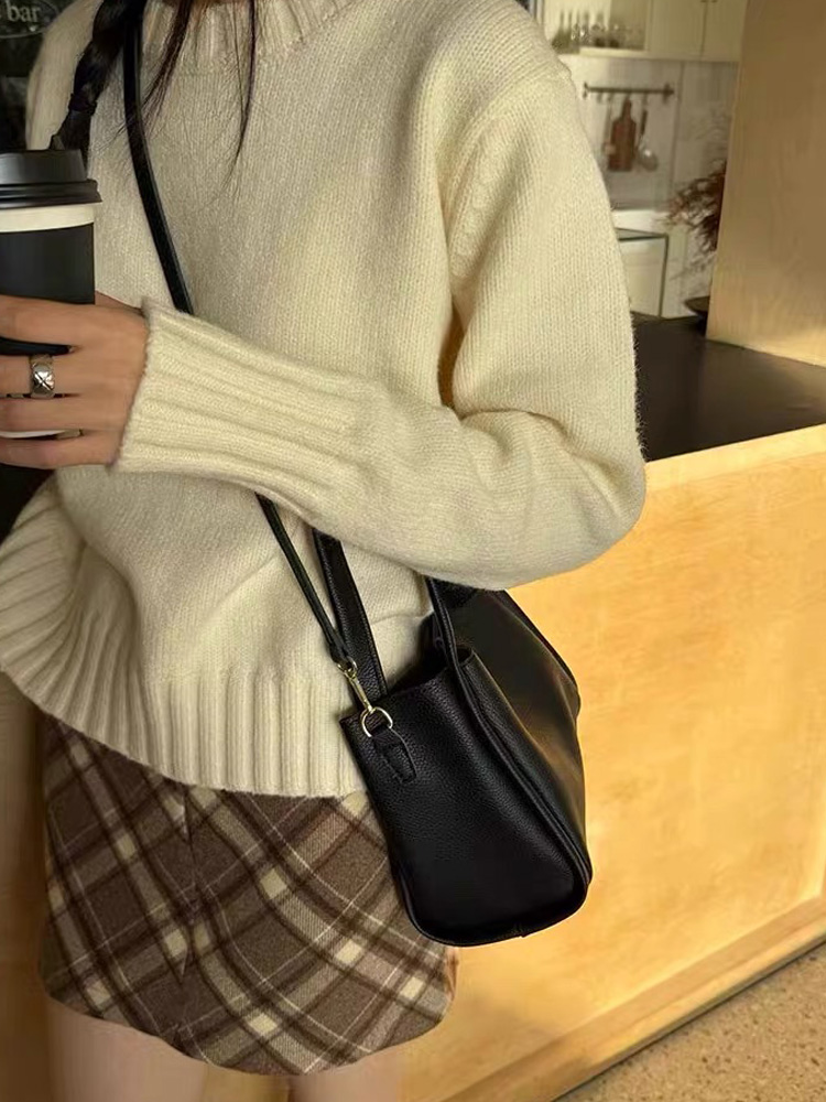 Women's Retro Textured Tote Bag 2024 | Fashionable Commuting Shoulder & Crossbody Bucket Handbag Women's Retro Textured Tote Bag 2024 | Fashionable Commuting Shoulder & Crossbody Bucket Handbag