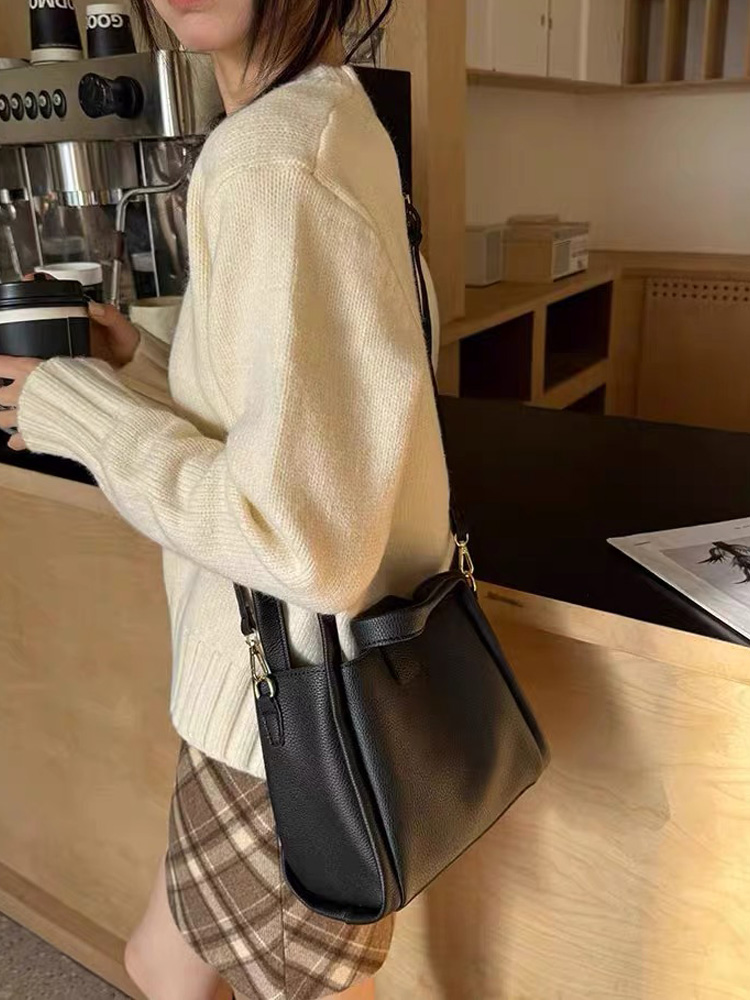 Women's Retro Textured Tote Bag 2024 | Fashionable Commuting Shoulder & Crossbody Bucket Handbag Women's Retro Textured Tote Bag 2024 | Fashionable Commuting Shoulder & Crossbody Bucket Handbag