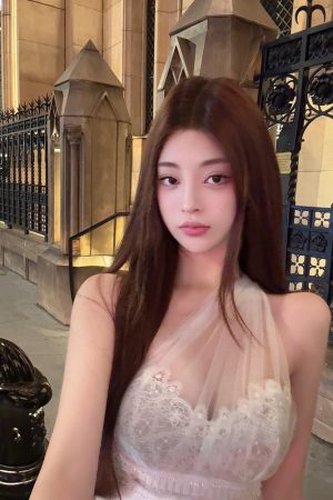 Women's Sexy Slim Fit Mesh Lace Camisole - Heavy Industry Neck-Hanging Design, Pure Desire Style, Y2K-Inspired Short Top