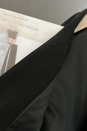 Women's Short Black Suit Jacket, 2025 British Style Blazer, High-End Quality, Fashionable for Spring and Autumn Wear