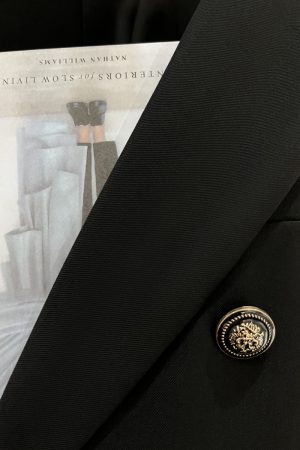 Women's Short Black Suit Jacket, 2025 British Style Blazer, High-End Quality, Fashionable for Spring and Autumn Wear