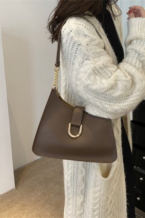 Women's Soft Leather Large Capacity Tote Bag with Chain Detail, Chic Handheld Shoulder Bag for Stylish Everyday Use