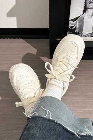 Women's Spring Thick-Soled White Sneakers, Versatile Minimalist Design, Niche Big Toe Shoes for a Trendy Look