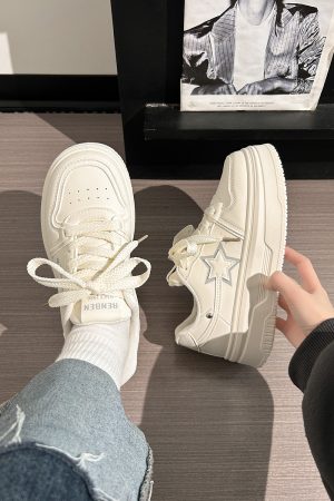 Women's Spring Thick-Soled White Sneakers, Versatile Minimalist Design, Niche Big Toe Shoes for a Trendy Look