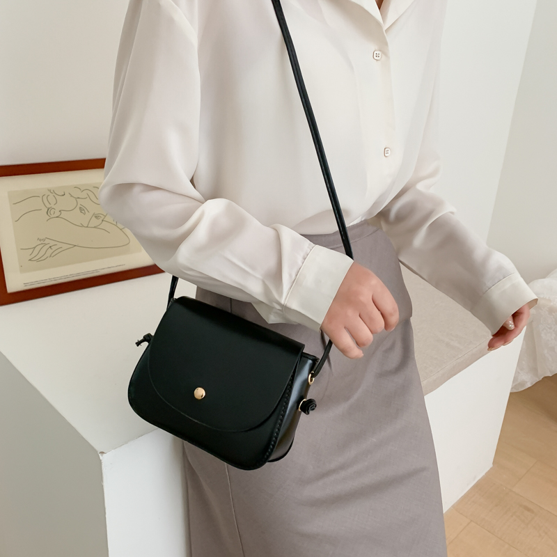 Women's Spring/Summer Saddle Crossbody Bag - Versatile Shoulder Bag Trend for 2025, Internet Celebrity Style Women's Spring/Summer Saddle Crossbody Bag - Versatile Shoulder Bag Trend for 2025, Internet Celebrity Style