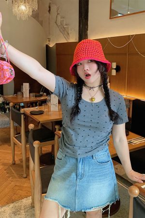 Women's Summer 2025 Short Sleeve Waist-Cinching Slim Fit T-Shirt - Stylish Casual Top for 90s and Y2K Inspired Looks