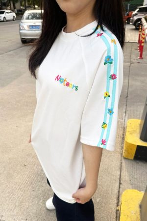 Women's Summer 2025 Spliced Color Stripe Embroidered Flower Short Sleeve T-Shirt - High-End Raglan Style for Trendy Couples