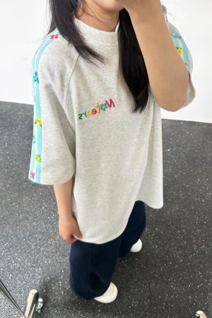 Women's Summer 2025 Spliced Color Stripe Embroidered Flower Short Sleeve T-Shirt - High-End Raglan Style for Trendy Couples