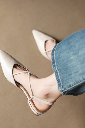 Women's Summer Genuine Leather Pointed Toe Cross Strap Sandals - Versatile Low Chunky Heel Closed Toe Footwear