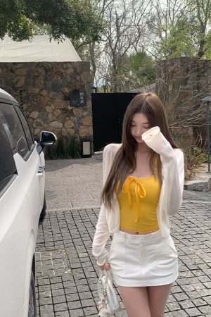 Women's Summer Lace Trim Halter Neck Top with Chest Pads - Stylish 90s-Inspired Design for Effortless Chic