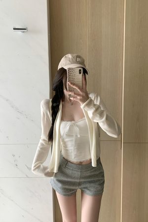 Women's Summer Lace Trim Halter Neck Top with Chest Pads - Stylish 90s-Inspired Design for Effortless Chic