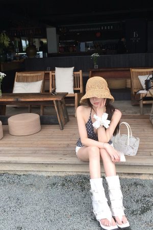 Women's Summer Vintage Polka Dot V-Neck Chiffon Halter Top - Retro Style, Cute Polka Dot Design, Perfect for 90s Inspired Fashion